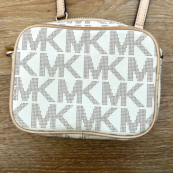 Michael Kors Vanilla Crossbody Bag - Picture 3 of 12